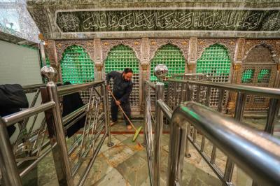 غبارروبی و عطر‌افشانی مضجع نورانی امیرالمؤمنین