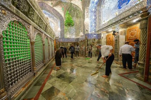 غبارروبی و عطر‌افشانی مضجع نورانی امیرالمؤمنین