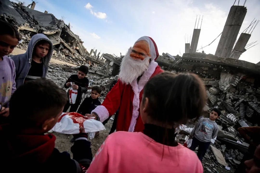 بابانوئل درخرابه های غزه