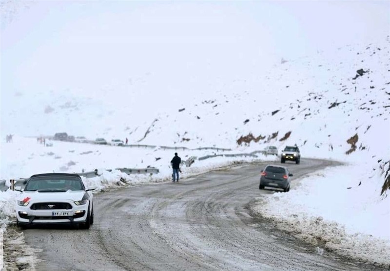 بارش برف در محورهای شمالی و ترافیک سنگین