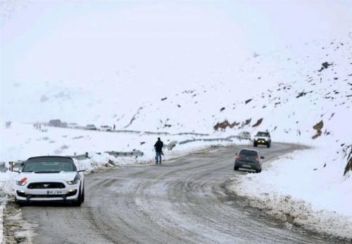 بارش برف در محورهای شمالی و ترافیک سنگین