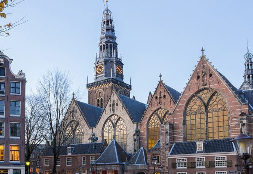 تصاویری از سوختن کلیسای تاریخی آمستردام /فیلم