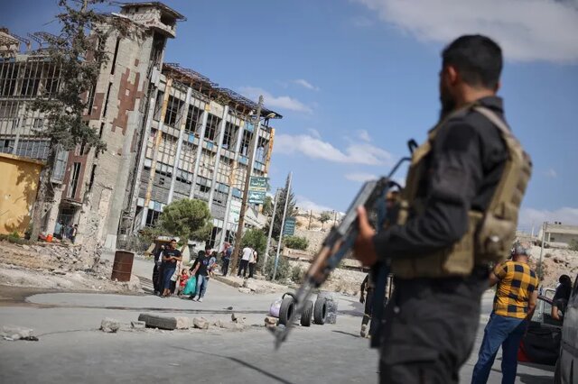 خروج غیرنظامی در پی تشدید درگیری‌ها در حلب /عکس