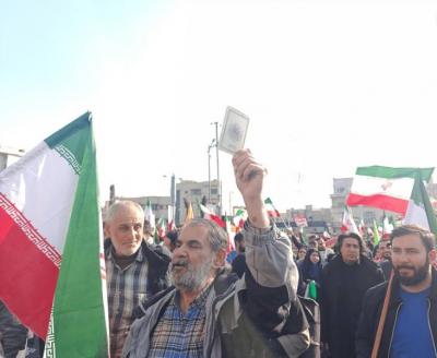 تهرانی‌ها قرآن به دست به میدان آمدند / عکس