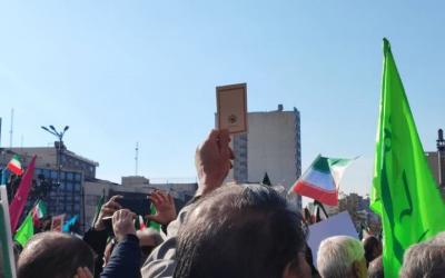 تهرانی‌ها قرآن به دست به میدان آمدند / عکس