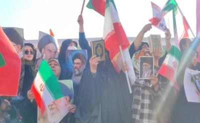 تهرانی‌ها قرآن به دست به میدان آمدند / عکس