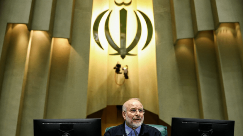 در برابر حضور آگاهانه مردم سر تعظیم فرود می‌آوریم