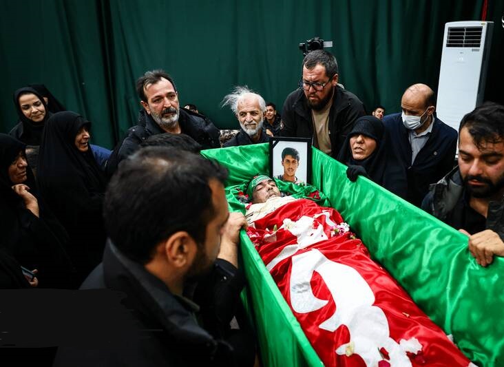  وداع با شهدای آشوب‌های اخیر با حضور خانواده‌های معظم شهدا 