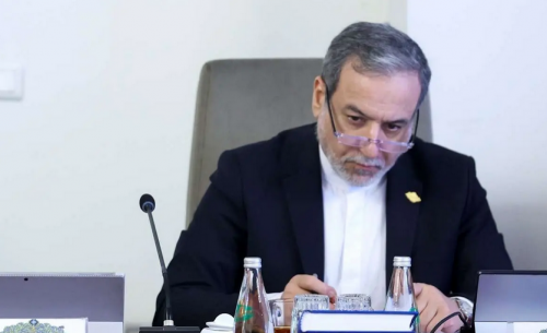  عراقچی: در برابر تهدیدهای آمریکا کاملاً آماده‌ایم 