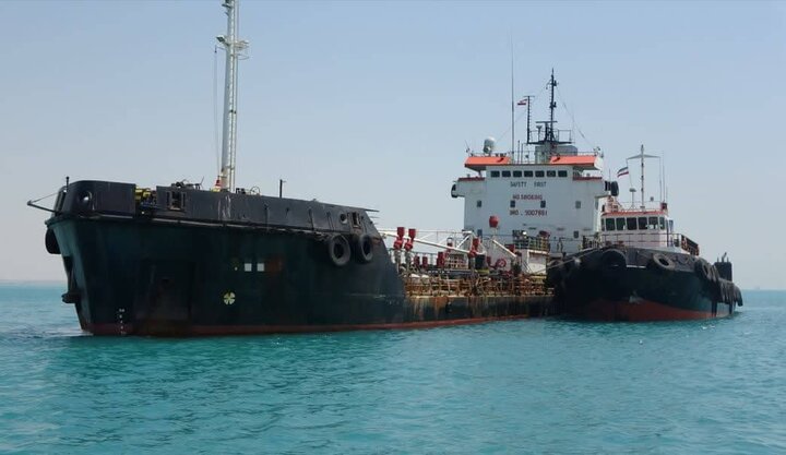 توقیف شناور حامل سوخت قاچاق در آب‌های آبادان
