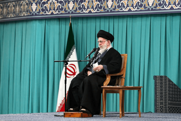 دیدار هزاران نفر از قشرهای مختلف مردم با رهبر انقلاب