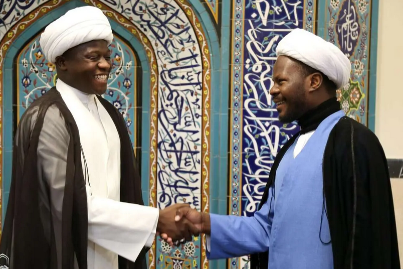 عمامه‌گذاری طلاب خارجی در قم /عکس