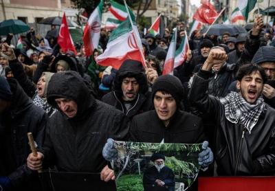 تجمع اهالی ترکیه در حمایت از ایران در استانبول