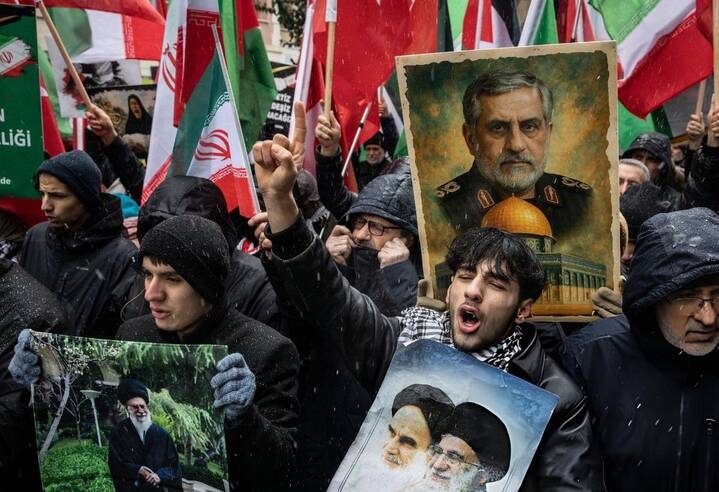 تجمع اهالی ترکیه در حمایت از ایران در استانبول