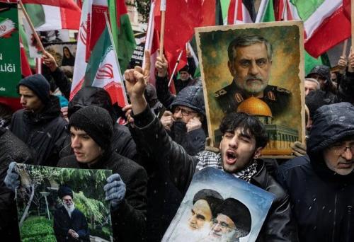 تجمع اهالی ترکیه در حمایت از ایران در استانبول