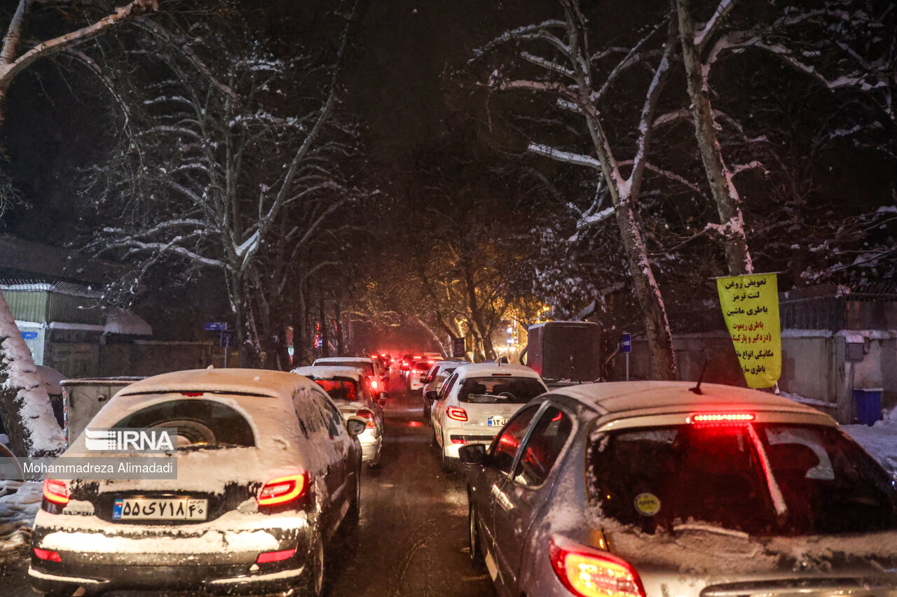معابر تهران لغزنده است از سفرهای غیرضروری خودداری کنید
