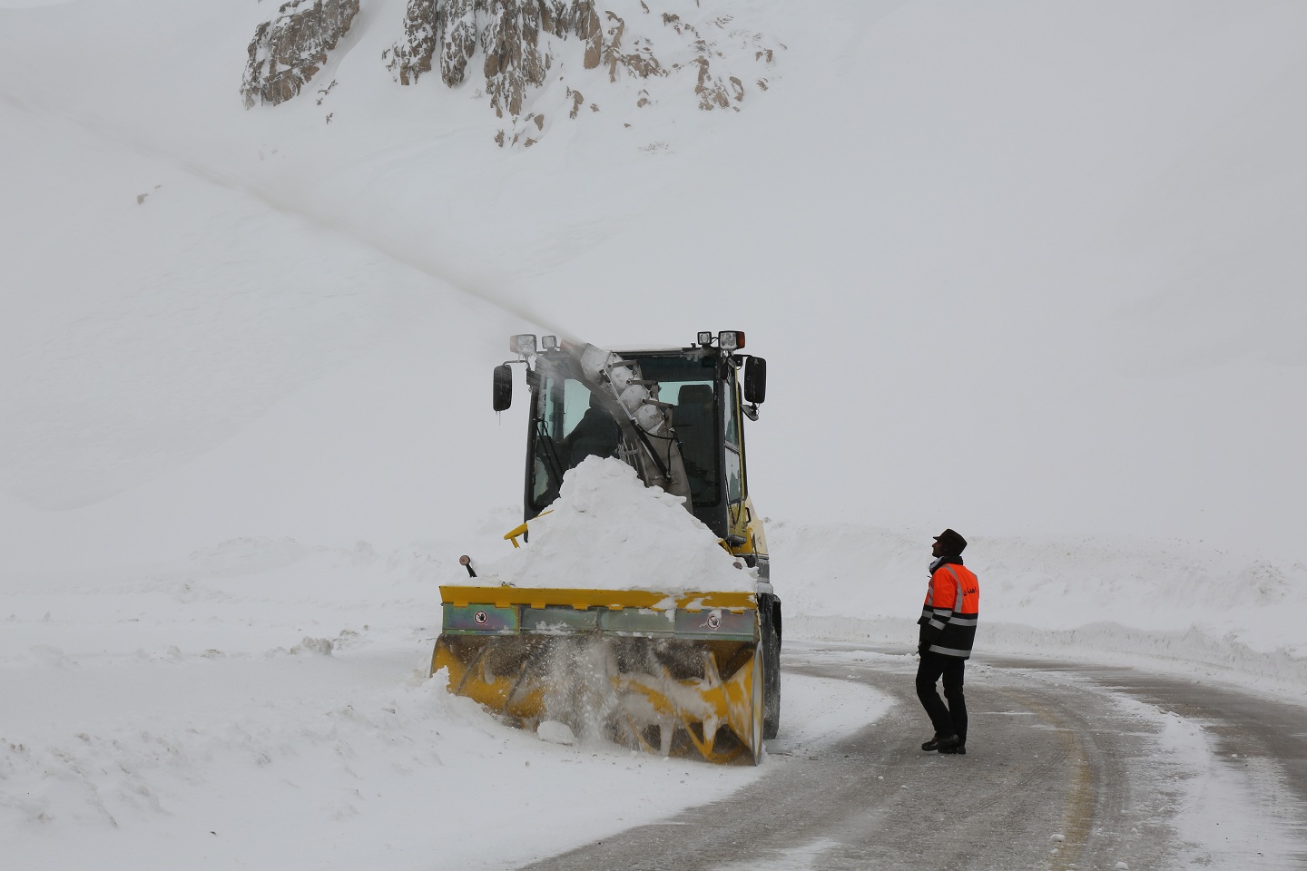 بارش سنگین برف در مریوان / فیلم