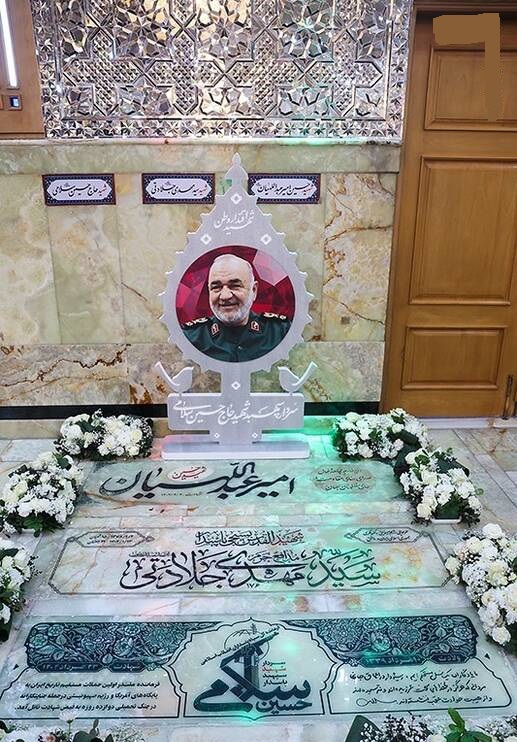 عکس/ مراسم گرامیداشت روز پاسدار بر سر مزار شهید سلامی