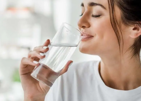  افزایش سوخت‌وساز بدن با نوشیدن آب