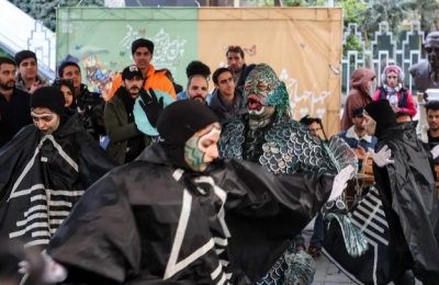 نمایش خیابانی بهمنشیر یک نفر /عکس