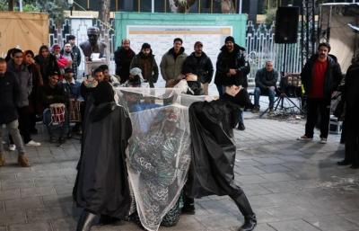 نمایش خیابانی بهمنشیر یک نفر /عکس