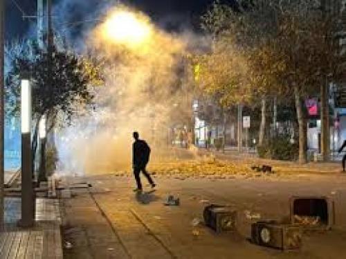 به نوکری اجنبی میگویند انقلاب ملی به نوکری اجنبی میگویند انقلاب ملی