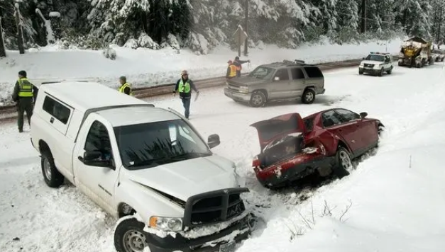 تصادف زنجیره‌ای آتشین در کانادا /فیلم 