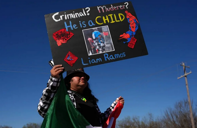 بازداشت کودک ۵ ساله در تگزاس / عکس