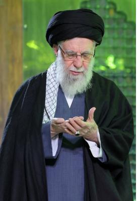 تصاویر حضور رهبر انقلاب در حرم امام راحل 