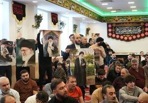 حمایت از مقام معظم رهبری از سوی مسلمانان در مسکو+عکس