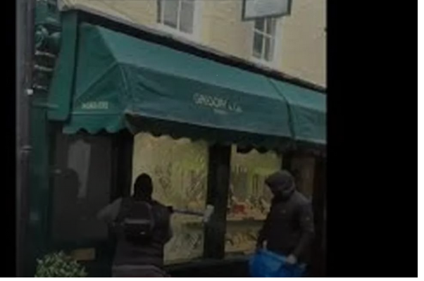 سرقتی عجیب درلندن ازیک جواهرفروشی