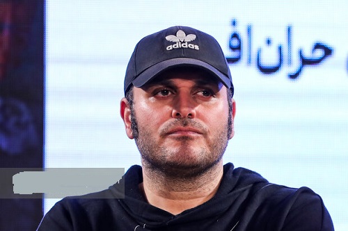 ایستاده در غبار