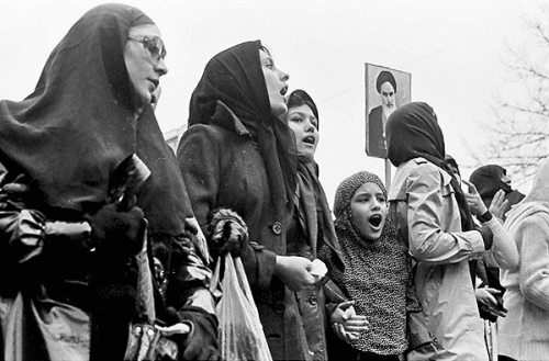 این دختر دبیرستانی آبروی شاه را برد