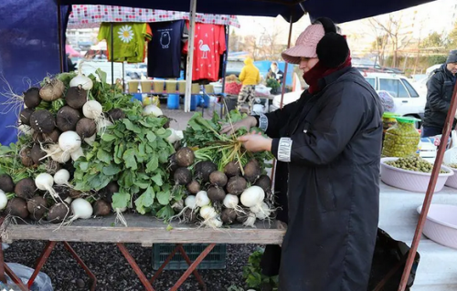 فروشندگان بومی و غیر بومی در جمعه بازارِ چالوس /عکس