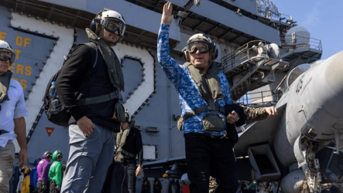 شوآف در عرشه آبراهام لینکلن؛ ترکیب ناتوانی و تصویرسازی +عکس