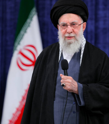 پیام تلویزیونی رهبر معظم انقلاب در آستانه ۲۲ بهمن / عکس