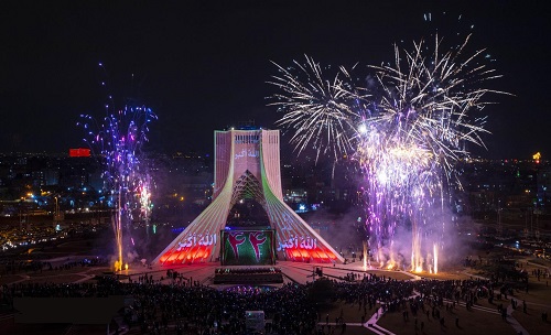 فیلم/ نورافشانی در سالگرد جشن انقلاب اسلامی در میدان آزادی تهران