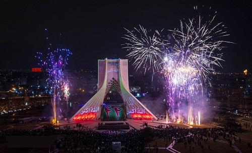 فیلم/ نورافشانی در سالگرد جشن انقلاب اسلامی در میدان آزادی تهران