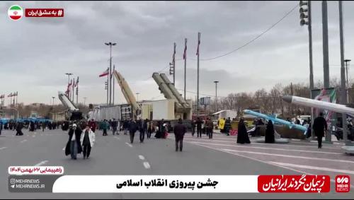  فیلم/ نمایش اژدرهای زیر دریایی در میدان آزادی