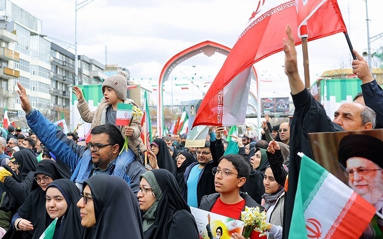 حضور پرشکوه در راهپیمایی 22 بهمن پیام وحدت و عزت است