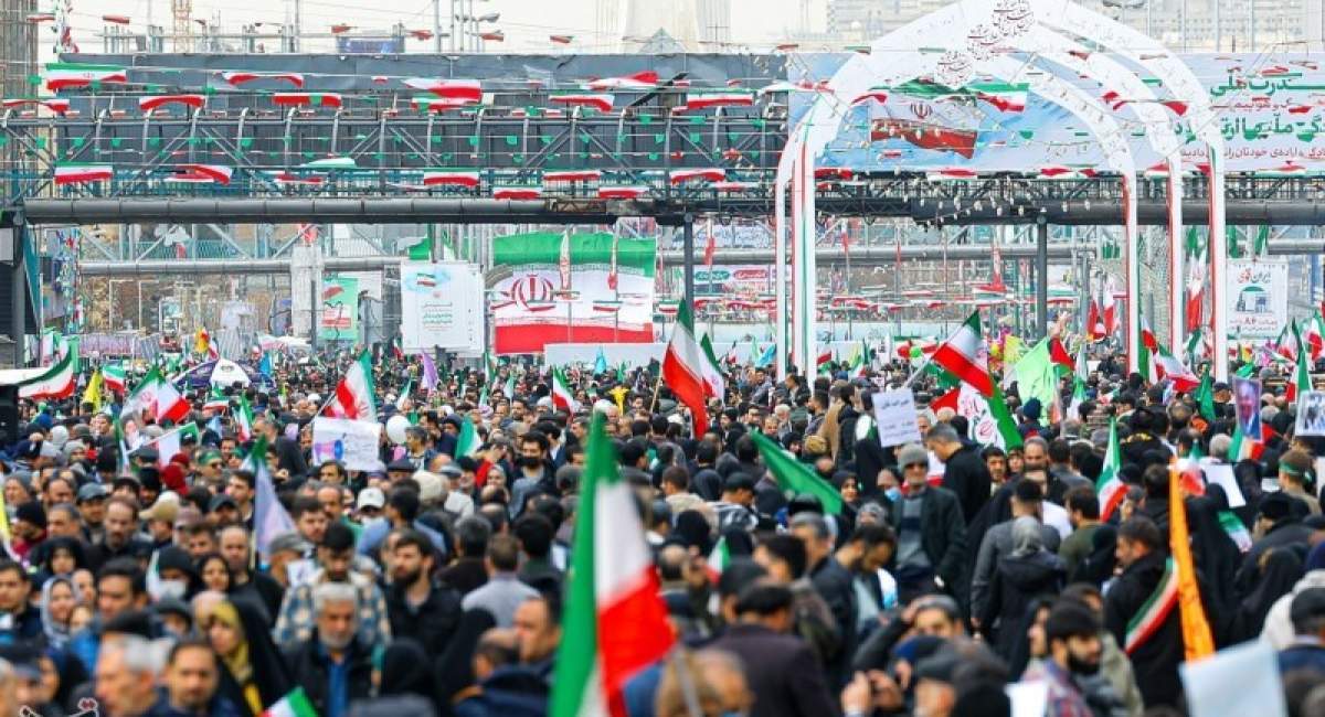  مردم مگر مشکل اقتصادی ندارند؟ چرا آمدند؟