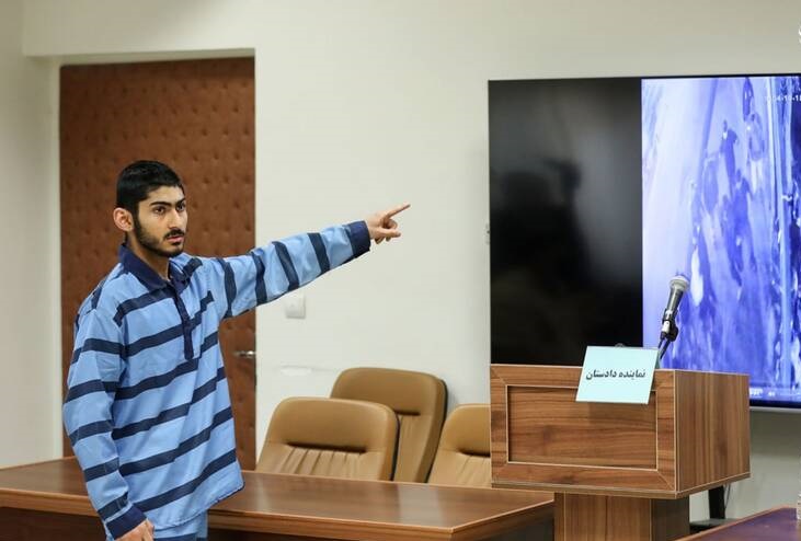 متهمان سوزاندن بسیجی پای میز محاکمه / فیلم