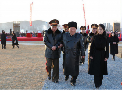  کیم جونگ اون و دخترش در حال افتتاح یک خیابان /عکس
