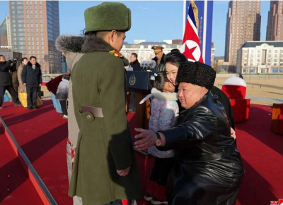  کیم جونگ اون و دخترش در حال افتتاح یک خیابان /عکس