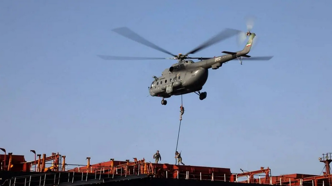 رزمایش سپاه در تنگه هرمز /عکس