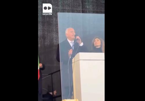 از پشت شیشه ضدگلوله میخواد براندازی کنه!