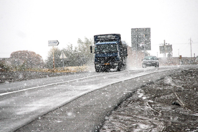  برف و باران در جاده‌های 8 استان کشور