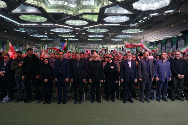 حضور عارف در مراسم چهلم شهدا و جان‌باختگان حوادث دی‌ماه