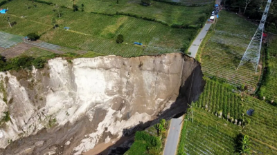 رانش زمین ترسناک در اندونزی /عکس