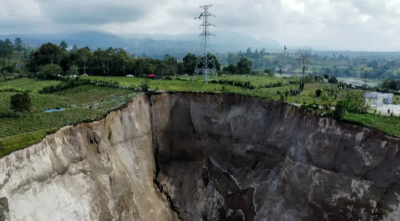 رانش زمین ترسناک در اندونزی /عکس